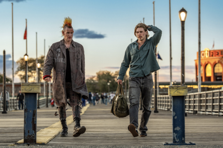 Pris au piège – Caught Stealing : Darren Aronofsky s’offre une virée punk et chaotique à New York