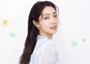 Park Shin Hye fait un don émouvant pour soutenir les familles monoparentales