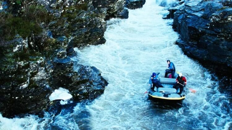 **Vingt ans après, *The Descent* reste l’un des films d’horreur les plus marquants de son époque