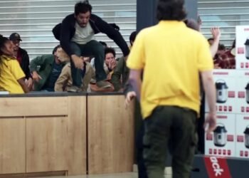 “Une année difficile” : comment Eric Toledano et Olivier Nakache ont orchestré une scène d’ouverture spectaculaire