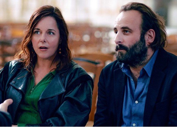 Premières images de C’est quoi l’amour ? : Laure Calamy et Vincent Macaigne embarquent une famille recomposée dans une comédie aussi chaotique que tendre