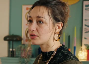 Ici tout commence : une dérive émotionnelle plus qu’un simple triangle amoureux