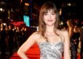 Dakota Johnson raconte un casting perdu pour une raison inattendue : une simple poignée de main jugée « arrogante »